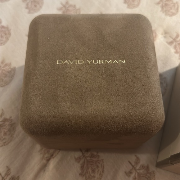 David Yurman earring box - Picture 2 of 4